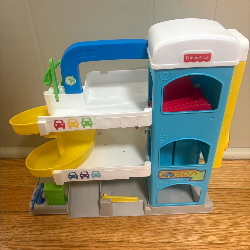 Little people wheelie garage